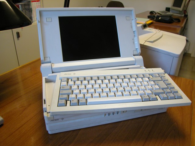Twinhead Laptop